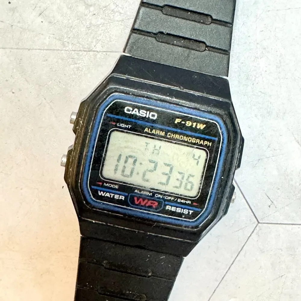 Vintage CasioF-91W Watch Model 593 Alarm Chronograph Light WORKS